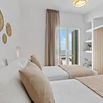 فيلة Roos Naxos
